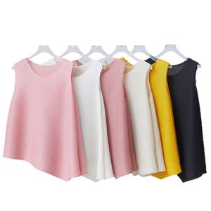 T-Shirt Plissettata Miyake Senza Maniche, Casual ed Elastica, in Tinta Unita, Vendita all'Ingrosso di Boutique - Product Image 5