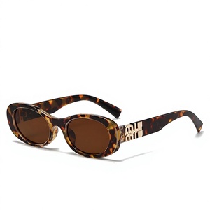 <span class=keywords><strong>Occhiali</strong></span> da Sole Ovali da Donna con Lettera <span class=keywords><strong>M</strong></span>, Nuovi Modelli Europa e USA, Montatura Completa UV400, Non Polarizzati, Alta Moda Street Style, <span class=keywords><strong>Occhiali</strong></span> Parasole per Foto - Product Image 2