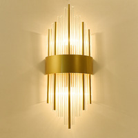 Applique murale de luxe en cristal doré, lampe murale LED verticale moderne pour chambre, hôtel, couloir, décoration murale