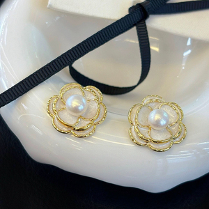 Nouveauté : Ensemble de bijoux en trois pièces Camellia, perles d'eau douce naturelles de qualité, plaqué or 14 carats, design 3D, style chinois classique - Product Image 5