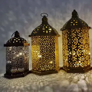 Nouvelle lanterne creuse rétro en fer marocain pour ornements métalliques pour décorer les accessoires d'ambiance