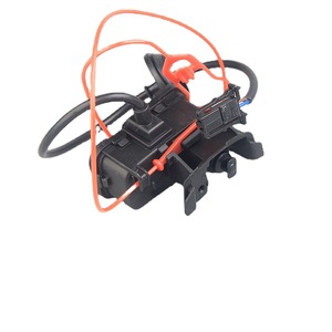 Bouchon de réservoir de carburant avec serrure 5C6810773H 56D810773 pour Volkswagen Passat Tiguan Skoda, en plastique technique avec fil rouge - Product Image 1