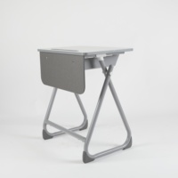 Bureau d'école conforme aux normes ANSI/BIFMA, plateau en bois, structure en acier, design contemporain, durable, écologique, usage commercial, salon
