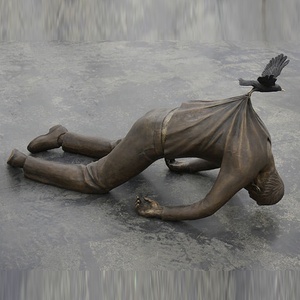 Increíble Escultura de Hombre de Metal Hecha a Mano que Desafía la Gravedad, Escultura de Bronce - Product Image 3