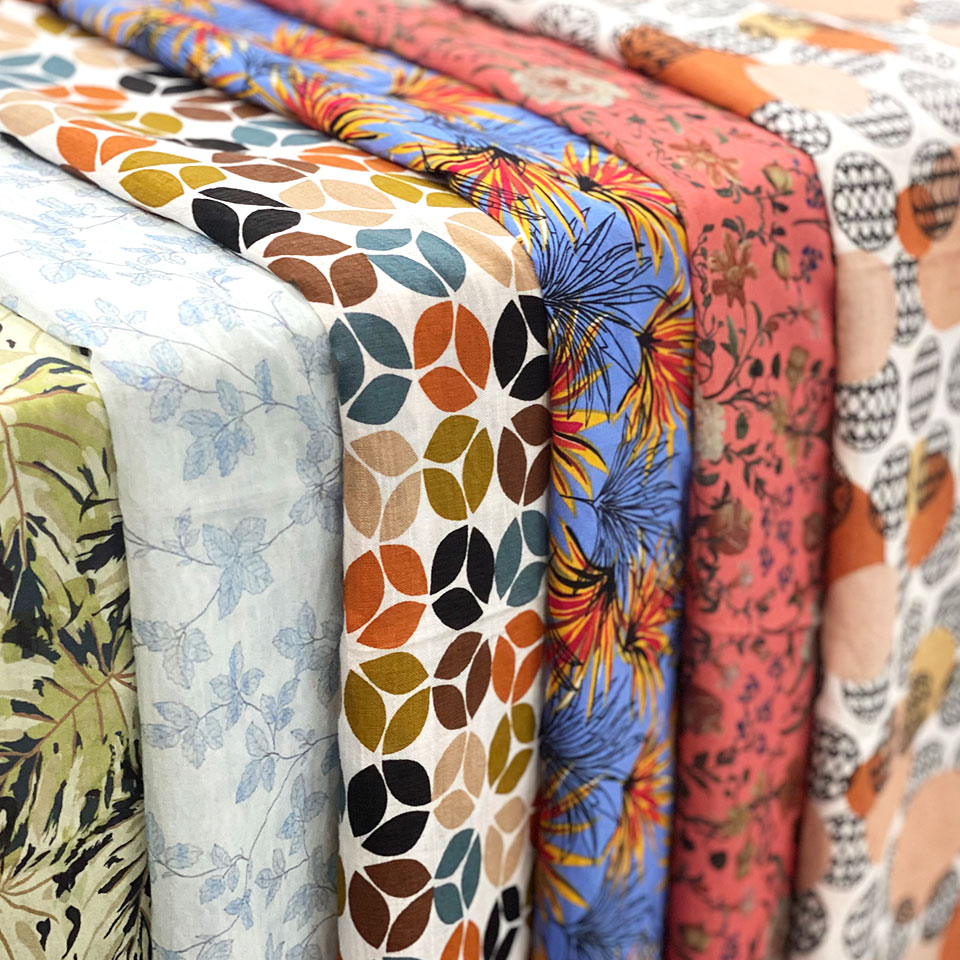 Оптовая цена, легкий цветочный дизайн, текстурированная 45% нейлоновая 55% искусственная ткань с принтом для рубашек