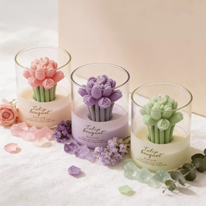 Bougie parfumée artisanale aux fleurs en stock avec logos personnalisables, idéale pour la décoration d'hôtels et de spas, parfums variés - Product Image 1