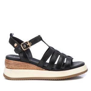 Sandales compensées pour femme Carmela en cuir noir avec plateforme et boucle dorée - Product Image 1