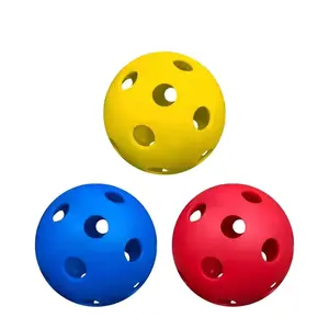 Toptan ucuz florbol topları 76MM TPE plastik renkli Pickleball delik topları açık uygulama arazi hokey topu