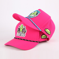 Casquette de sport de performance en PVC perforé respirant à séchage rapide avec logo personnalisé découpé au laser et cordon en caoutchouc pour baseball et golf