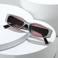 Lunettes de soleil rectangulaires étroites à paillettes XY8901B, monture légère en PC, verres en PC, protection UV400, lunettes de mode