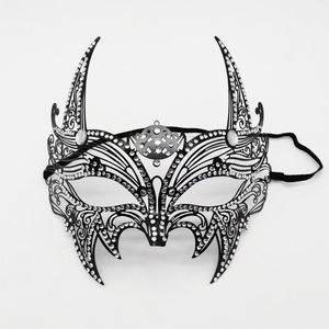 Disfraz de Mardi Gras para parejas de mascarada de encaje dorado negro para <span class=keywords><strong>mujer</strong></span>, vestido veneciano de fiesta para adultos con equipo de Bondage para hombres y niñas - Product Image 1