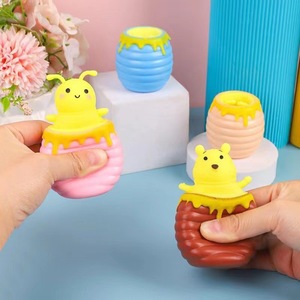 Juguete Antiestrés Creativo para Niños y Adultos, Juguete Sensorial para Aliviar el Estrés, Juguete de Compresión con Forma de Abeja, Oso y Otras Animales - Product Image 4