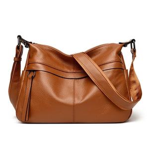 Sac à bandoulière en cuir pour femme de qualité supérieure, sac à main durable avec poches organisatrices pour le bureau et les soirées, disponible à la vente - Product Image 4