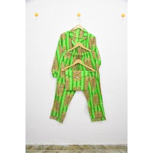 Ensemble de pyjama en coton rayé vert pour femmes, manches longues, col rabattu, vêtements de nuit décontractés, pantalon à motif imprimé, vêtements d'été - Product Image 1
