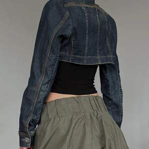 Chaqueta vaquera corta personalizada para mujer 2026, de manga larga, con dobladillo asimétrico, de algodón lavado a la piedra - Product Image 1