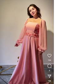 Robe blanche de qualité assurée avec motif brodé, entièrement cousue, col en V, style sans manches, robe sari - Product Image 3