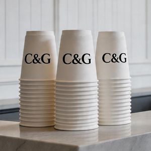 Vaso de papel kraft blanco de pared simple de 6, 8 y 10 onzas con logo impreso personalizado mediante flexografía para bebidas de café para llevar. - Product Image 1