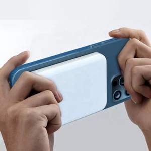 Power Bank Magnetico Wireless Ultra Sottile da 5000mAh, Caricabatterie Portatile Mini per iPhone e Android - Product Image 1