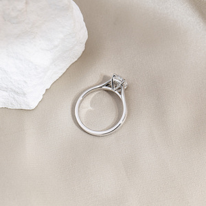 Bague de fiançailles Messi Jewelry MSR-1729 en or 18 carats, forme ovale, design classique, diamant solitaire, diamant cultivé en laboratoire - Product Image 4