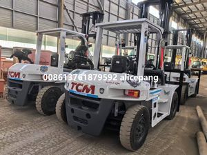 Chariot élévateur à fourche TCM modèle FD70, 7 tonnes, mât à 2 étages, hauteur de levage 3 mètres, équipé d'un déplaceur latéral. - Product Image 5