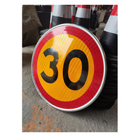 Panneau de signalisation en aluminium de couleur personnalisée 800*1.5 Film publicitaire non réfléchissant Panneau d'avertissement triangulaire pour chaussée