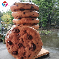 Statue géante en fibre de verre en forme de cookie, sculpture réaliste en résine en forme de beignet pour boutique de desserts et centre commercial, décoration extérieure sur le thème des bonbons