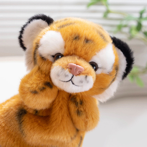 Nouvelle marionnette de main en peluche <span class=keywords><strong>Tigre</strong></span> mignon personnalisé, avec postures debout et assise, en coton PP, lavable, pour réconfort des enfants - Product Image 3