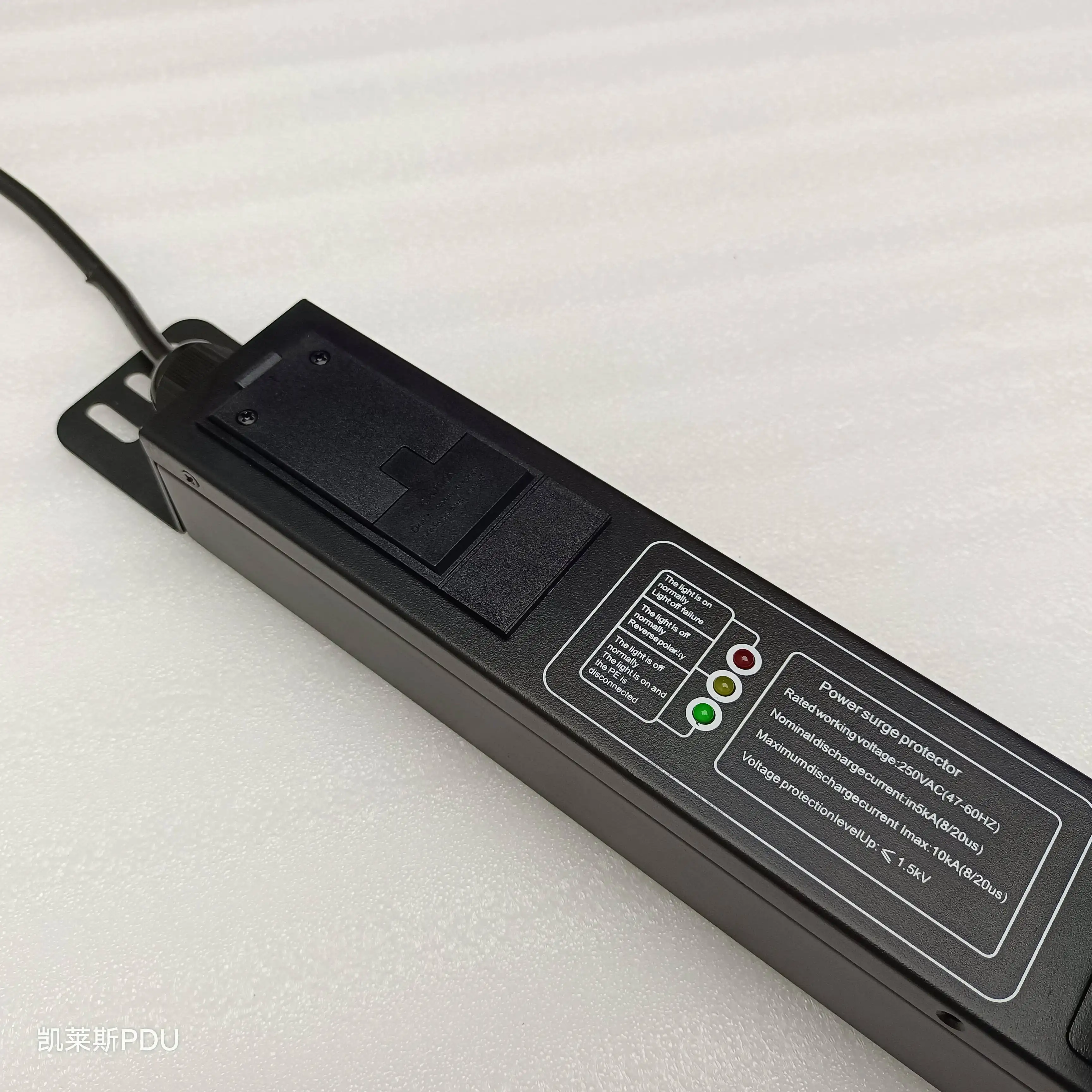 データセンターキャビネット用の三相32A36ウェイアウトレット管理システムIPスマートPDU