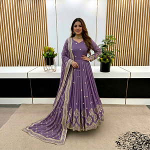 Ensemble Anarkali brodé violet avec dupatta, longueur ras du sol, style traditionnel indien et pakistanais, prêt-à-porter pour femme, idéal pour les mariages - Product Image 1