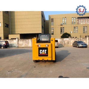 Chargeuse compacte sur pneus Cat 226B d'occasion haute performance, 0,8 tonne, moteur 46 kW |   Faible nombre d'heures d'utilisation, état 100% original, en vente - Product Image 2