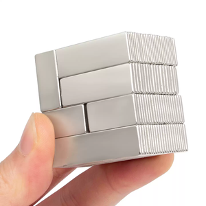 Aimants industriels puissants en néodyme NdFeB N35-N52, blocs magnétiques permanents avec options de découpe personnalisables - Product Image 1
