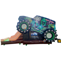 Château gonflable Monster Truck personnalisé avec toboggan Mad Dog, idéal pour les fêtes d'enfants, événements extérieurs et locations.