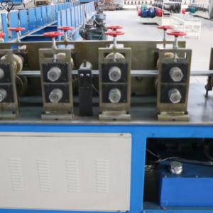 <span class=keywords><strong>Machine</strong></span> de fabrication de profilés en acier en <span class=keywords><strong>U</strong></span> entièrement automatique pour cloisons - Product Image 6