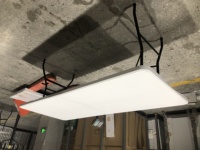 Vente directe d'usine Tables et chaises pliantes en plastique bon marché pour les restaurants et les cafés à Dubaï