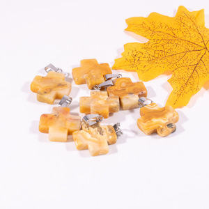 후이잉 십자가 천연 크레이지 아게이트 펜던트 여름 선물용 참 장식 도매 쥬얼리 - Product Image 1