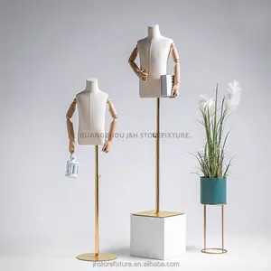 Exhibición de tienda de niños, brazos flexibles de medio cuerpo de madera, maniquí de bebé, altura ajustable, base de metal, maniquíes de torso para niños - Product Image 1
