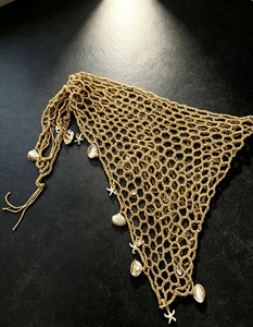 Foulard triangulaire ajouré au crochet pour femme, style bohème, large bandeau, accessoires capillaires pour vacances à la plage, châle en tricot avec coquillages - Product Image 6