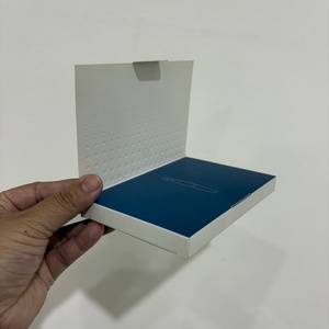 Caja de Papel de Lujo con Tapa Abatible y Patrón de Puntos en Relieve, Empaque Personalizable para Bolígrafos y Pequeños Accesorios Electrónicos - Product Image 5