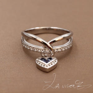 Anillo de Aniversario Vintage para Mujer con Incrustaciones de Cristal y Piedras Preciosas de la Serie Counterattack - Product Image 4