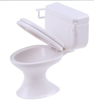 Miniature de toilette blanche à couvercle rabattable, accessoire de salle de bain pour maison de poupée, décoration réaliste en plastique pour la maison