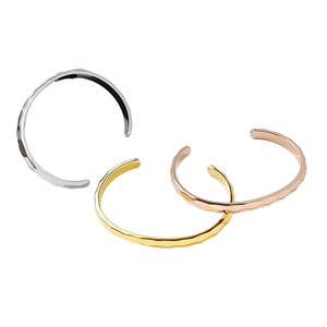 Bracelets joncs pour femmes en acier inoxydable plaqué or 18 carats de style géométrique minimaliste certifiés en gros - Product Image 1