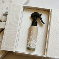Boîte cadeau de luxe à double porte en papier texturé, impression personnalisée fleurs sauvages et papillons, pour emballage de flacon de spray d'ambiance, coffret cadeau de mariage