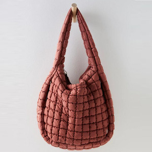 Phụ Nữ Trọng Lượng Nhẹ Thời Trang Nylon Bông Mềm Puffy Tote Biểu Tượng Tùy Chỉnh Puffer Túi - Product Image 4