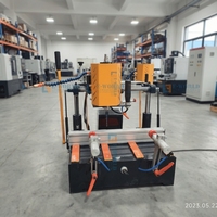 Machine de fraisage de profilés en aluminium CNC à trois axes avec moteur à retournement automatique, commande PLC, pour fraisage multi-profilés, 6 à 10 pièces par cycle