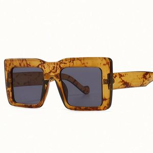 Lunettes de soleil surdimensionnées carrées rétro tendance 2022 avec logo personnalisé, monture large, protection UV400, motif léopard pour femmes - Product Image 1