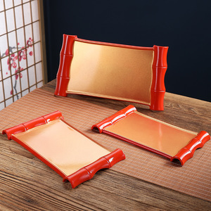 Bandeja de imitación de bambú roja y dorada con diseño de doble espada/plato para servir fideos fríos con forma de bambú, adecuado para comida japonesa y coreana - Product Image 1
