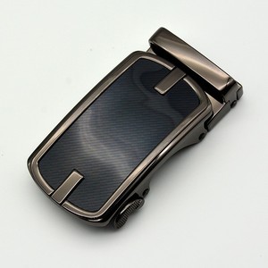 2025 Nueva hebilla de cinturón de bloqueo automático de aleación de Zinc para hombres, herrajes de Metal duraderos para ropa informal, logotipo personalizable, fábrica Premium - Product Image 2