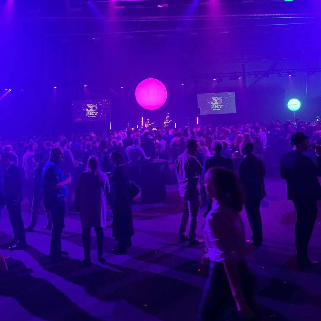 Tour d'éclairage de scène à ballon gonflable 200W à led portable RVB