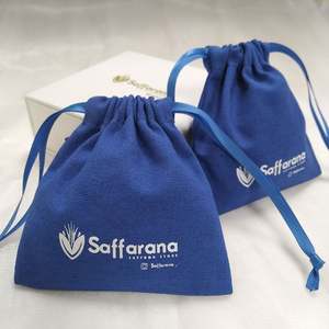 Sac en coton recyclable imprimé à l'écran avec logo personnalisé de la marque USM, écologique, doux, blanc, avec cordon de serrage, sac anti-poussière en coton - Product Image 1