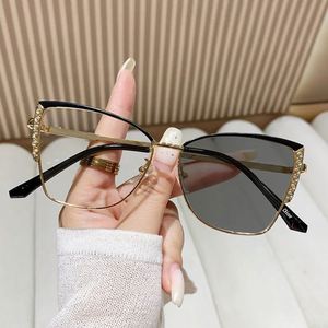 Gafas de Sol de Moda con Logotipo Personalizado 2025, Lentes de Metal que Cambian de Color, Protección UV400, Fotocromáticas, Anti Luz Azul para Mujer - Product Image 3